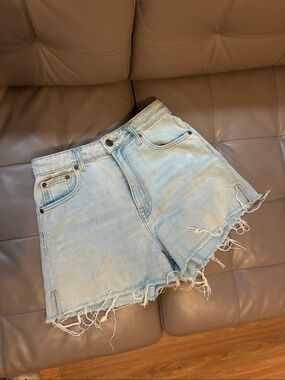 Light Wash Women's Denim Shorts with Frayed Hem